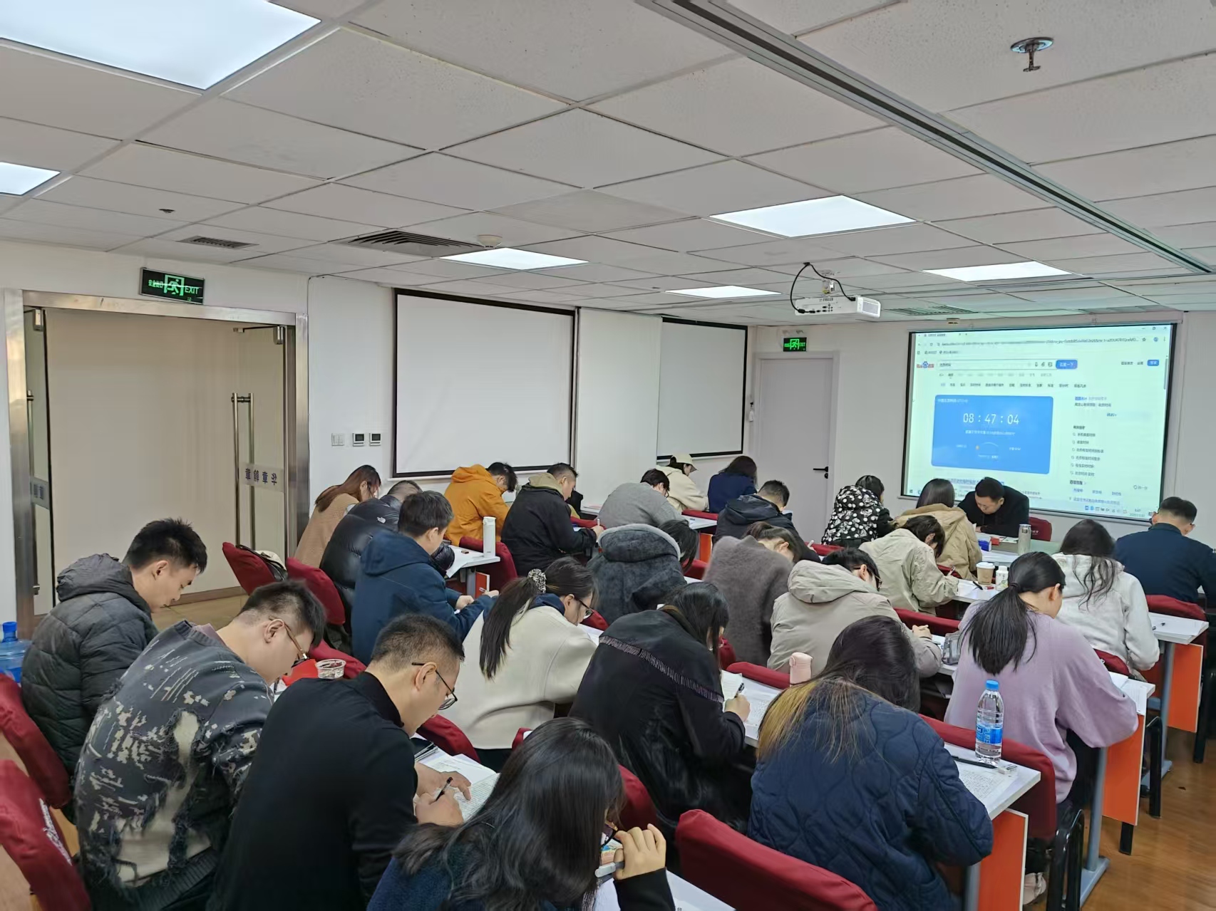 徐汇校区第三次模拟考试现场
